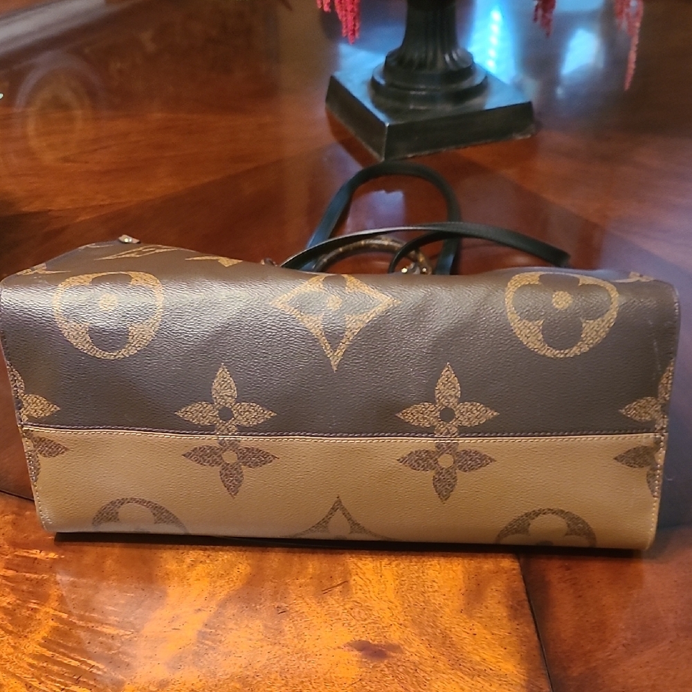 Louis Vuitton Monogram Giant On The Go GM Tote/Shoulder Bag - Picture 7 of 9